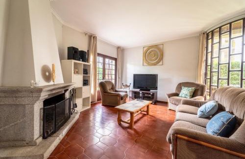 Viana do Castelo House | Amorosa Villa, 500m from the beach by House and People