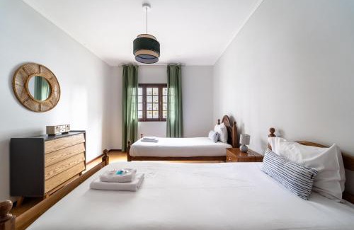 Viana do Castelo House | Amorosa Villa, 500m from the beach by House and People