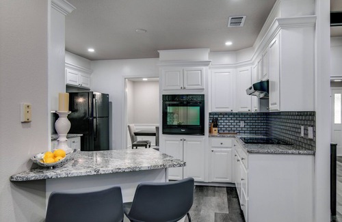 Texarkana House | Ample room for family gatherings or business