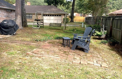 Texarkana House | Ample room for family gatherings or business