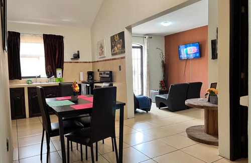 Quetzaltenango Apartment | Amplio Apartamento, en Colonia Cerezos, Tercer nivel