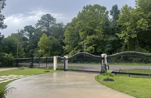 Humble House | AMPM mini-mansion - near IAH Airport
