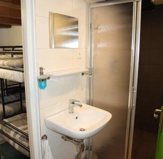 Canal Ring Hostel | Amsterdam Downtown Hotel Canal View