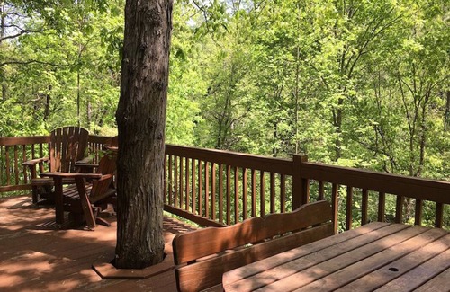 Clarkesville Cabin | Amy`s Creek 2 | 2BR Cabin, Dog friendly with Creekside and Hot Tub, Near Helen