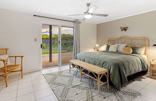 Middleton House | An architectural family shack, steps from the South Coast's finest surf beach