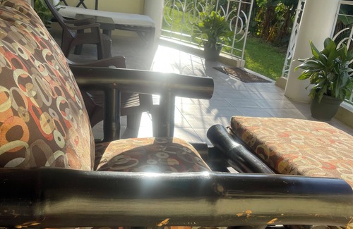 Reading House | An earthy, comfortable stay over looking the city. Close beaches, food, airport