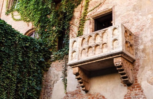 Citta Antica Apartment | Αn enchanting residence in front of the Juliet house