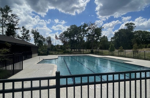 Conroe House | An Entire House with 5 bedrooms , 2.5 baths and 2 living room spaces