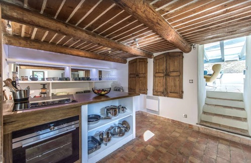 Meyreuil House | An exceptional property near Aix commanding a view of the iconic Saint Victoire Mountain –.