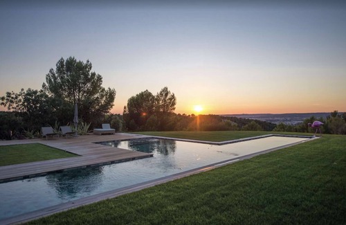 Meyreuil House | An exceptional property near Aix commanding a view of the iconic Saint Victoire Mountain –.