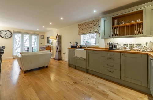 Carbis Bay Apartment | An exceptionally well-appointed ground floor apartment, not far from the beach.