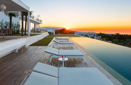 Kapsaliana Villa | An Exclusive, Fully Staffed Villa Overlooking the Cretan Sea!