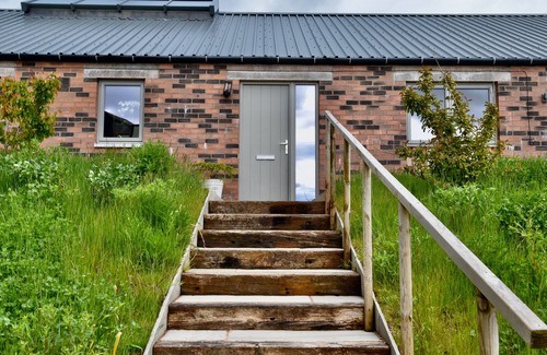 Haddington Cottage | An impressive and unique 3-bedroom cottage in a picturesque countryside setting. Sleeps 6