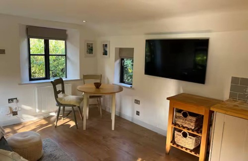 Moreton Cottage | An Original Bakehouse located in the grounds of a 18th century thatched cottage