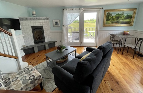 West of Town Cottage | An Unforgettable Romantic Retreat at Hidden Meadow Cottage for two adults