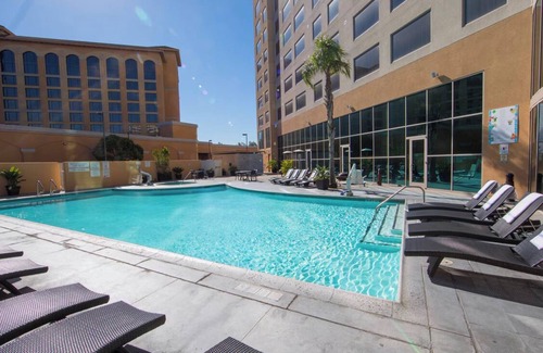 Garden Grove House | Anaheim Escape Near Disneyland, Knott’s & Anaheim GardenWalk - Pets are Allowed!