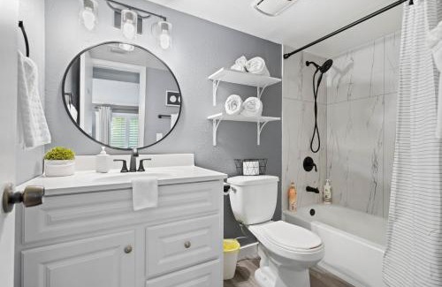 Gulf Gate Estates Apartment | Anchor house 1 Bath/Bed condo, less than 10 min from Siesta Beach