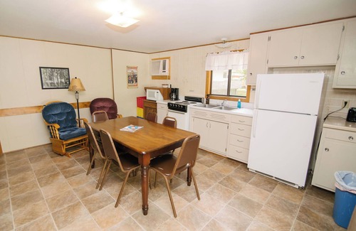 Richmond Cabin | Anchor's Away, a 3BR, 2BR, accessible cabin with jacuzzi tub and lake views