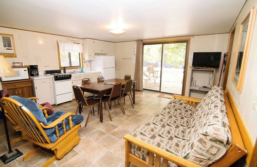 Richmond Cabin | Anchor's Away, a 3BR, 2BR, accessible cabin with jacuzzi tub and lake views