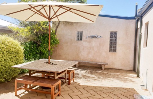 Waterhouse House | Anchored in Robe - Beach & Town 140m