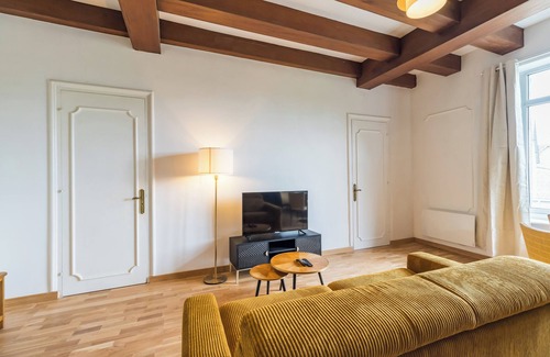 Guingamp Apartment | Ancient charm and Breton gentleness -near train station - Hôtel Lefort
