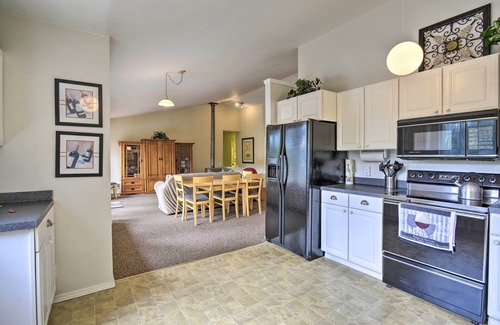Anderson Island House | Anderson Island Retreat w/Lakefront Deck & Canoe!