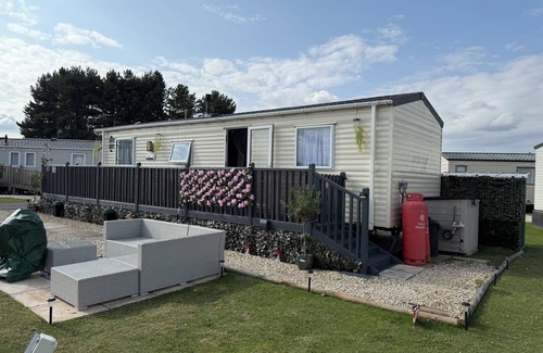 Crowle House | Andrea’s 7 Lakes Retreat static rentalnn7 Lakes Country Park Crowle Lincolnshire