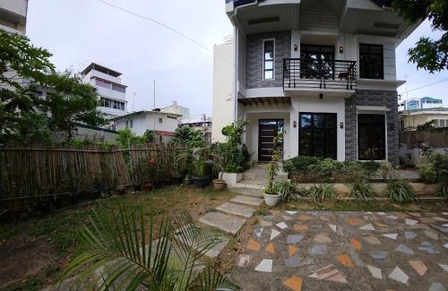 Puerto Princesa City Centre House | Andrew n Sophia's Guest House