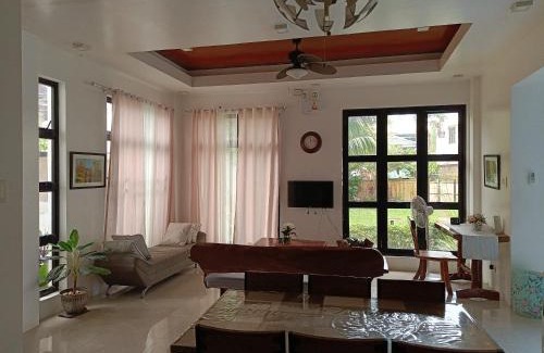 Puerto Princesa City Centre House | Andrew n Sophia's Guest House