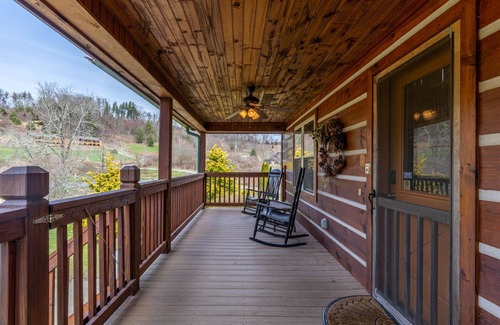 Todd Cabin | Andrews River Haven - River Front with hot tub-Cozy, Fun for Kids, Pet Friendly!