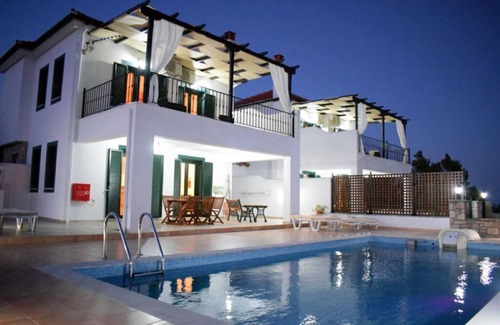 Alonissos Villa | Anemologio Seafront Villa Zerifos, PrivatePool Gem