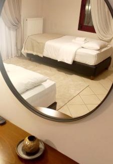 Perama Hotel | Anesis