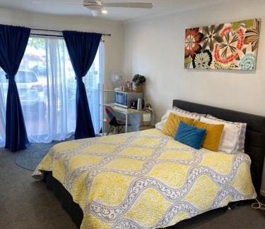 Lynbrook Bed & Breakfast | Ange's BnB - Self Contained Unit with Ensuite