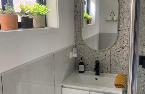 Lynbrook Bed & Breakfast | Ange's BnB - Self Contained Unit with Ensuite