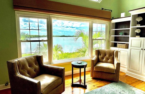 Bokeelia House | Angler's Luxury Waterfront in Bokeelia - Infinity Pool, Dock and Outdoor Bar