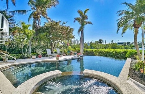 Bokeelia House | Angler's Luxury Waterfront in Bokeelia - Infinity Pool, Dock and Outdoor Bar