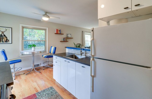 Ann Arbor House | Ann Arbor Home w/Deck, 2 Mi to Michigan Stadium!