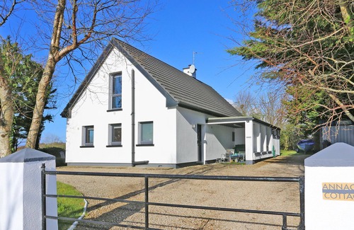 Ballinrobe Cottage | ANNAGH, family friendly, with open fire in Ballinrobe, County Mayo