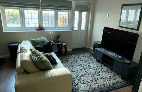 Liverpool Apartment | Annex Studio - Sleeps 2, High-Speed Wifi & Parking