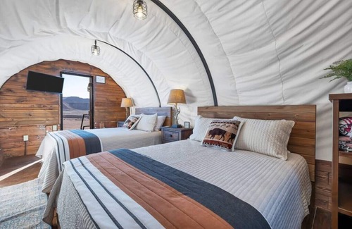 Virgin Cabin | Annie Oakley Wagon w/Hot Tub, 2QB and Outdoor Kitchen #37