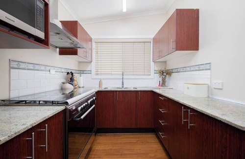 Charlestown House | Annies Cottage Relaxed Stay in Lake Macquarie