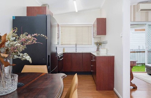 Charlestown House | Annies Cottage Relaxed Stay in Lake Macquarie