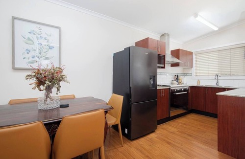Charlestown House | Annies Cottage Relaxed Stay in Lake Macquarie