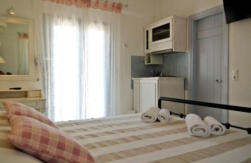 Plaka Apartment | Annio studios