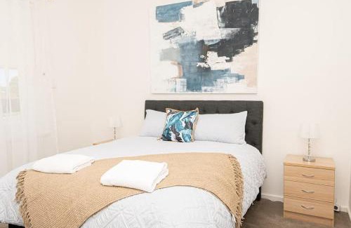 Orange House | Anson Cottage - 1900s CBD Home, Private & Practical
