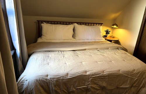 Hancock Other | Antique Farmhouse| King Bed| 2bathrooms| 30 mins to Acadia Natl Park