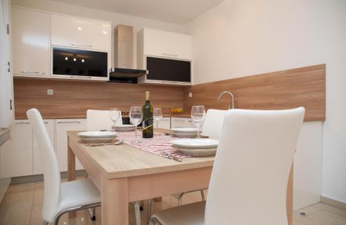Biograd na Moru Apartment | Antonija Apartments with Pool