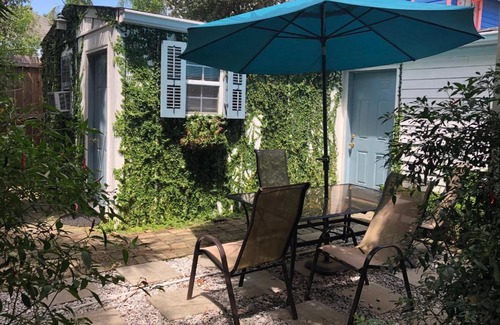 Faubourg Delachaise Hotel | Antonine Apartment Upper Garden District