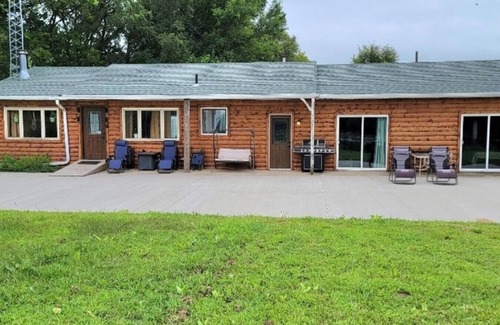 St. Joseph Cabin | Ant’s Waterfront 2 Bdrm Cabin w/Best Sunset View!