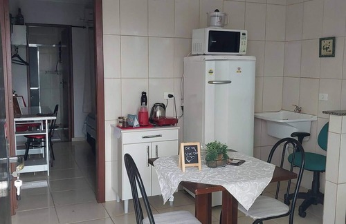 Maringa Apartment | Ap08 red space air conditioning Queen bed